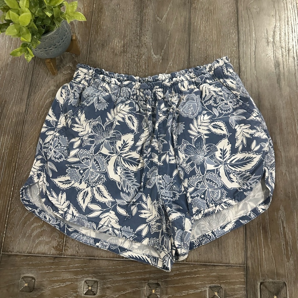 American Eagle Outfitters Blue Floral Athletic Shorts